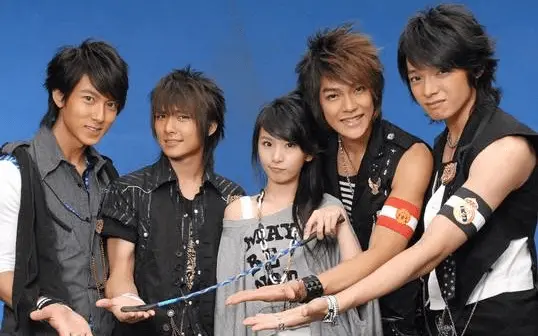 吴尊退出娱乐圈了吗_飞轮海 成员现状 台男团 发展历程