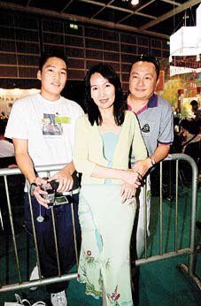 女明星豪门婚姻幸福吗_强入女明星_女明星嫁入豪门经历