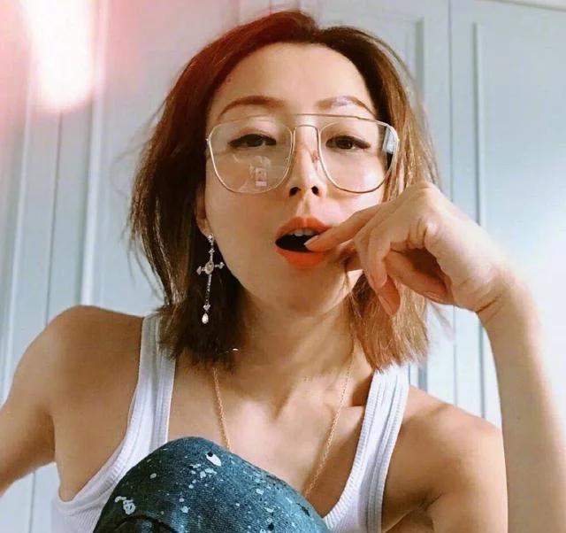 娱乐圈 健身  明星_健身狂魔女艺人_张天爱健身日常