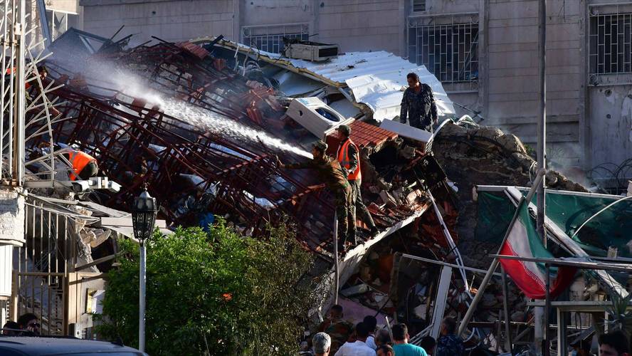 伊朗空袭下看电梯里的恶魔：密闭空间的压迫感更强了