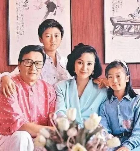 谢霆锋淡出娱乐圈_谢霆锋单亲家庭成长经历_谢霆锋父母离异