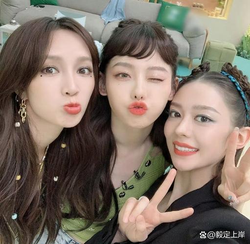 女明星合照时为啥爱躲着站？合影小心机避开这些坑