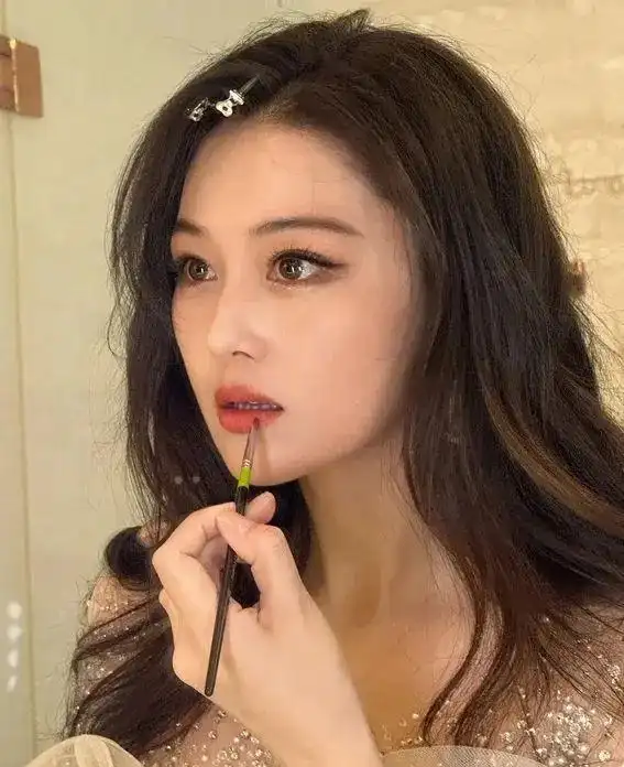 女明星的笑容_张馨予笑容故事_张馨予笑容背后的温暖