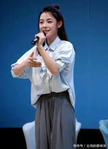 被央媒批评，脑袋空空，出尽洋相的明星，绝望的文盲凭啥走红